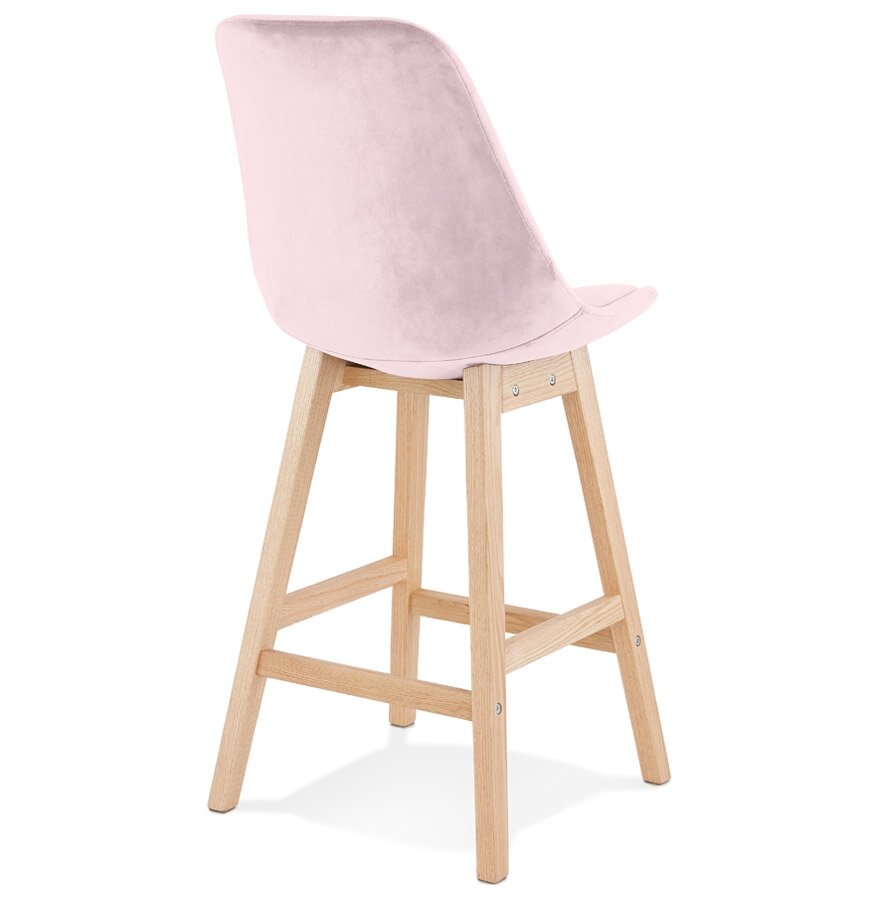 Halfhoge kruk &#039;MORISS MINI&#039; in roze fluweel met poten in natuurlijk hout