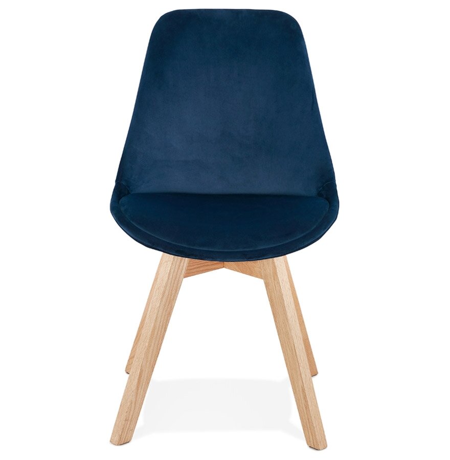 JOE&#039; stoel in blauw fuweel met een structuur in natuurijk hout