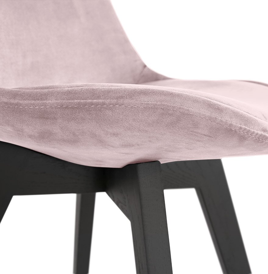 Stoel in roze fluweel &#039;JOE&#039; met structuur in zwart hout