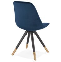 Design stoel &#039;HAMILTON&#039; in blauw fluweel en poten in zwart hout
