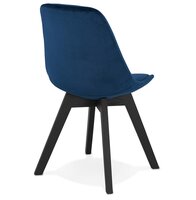 Stoel in blauw fluweel &#039;JOE&#039; met structuur in zwart hout