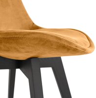 Stoel in mosterd fluweel &#039;JOE&#039; met structuur in zwart hout